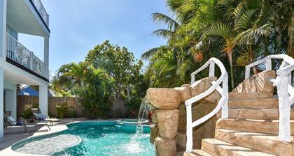 Beautiful Home with Pool, Waterslide and Spa! Gulf and Bay Views, Rooftop Deck -
