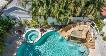 Beautiful Home with Pool, Waterslide and Spa! Gulf and Bay Views, Rooftop Deck -