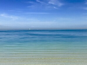 Una spiaggia nelle vicinanze
