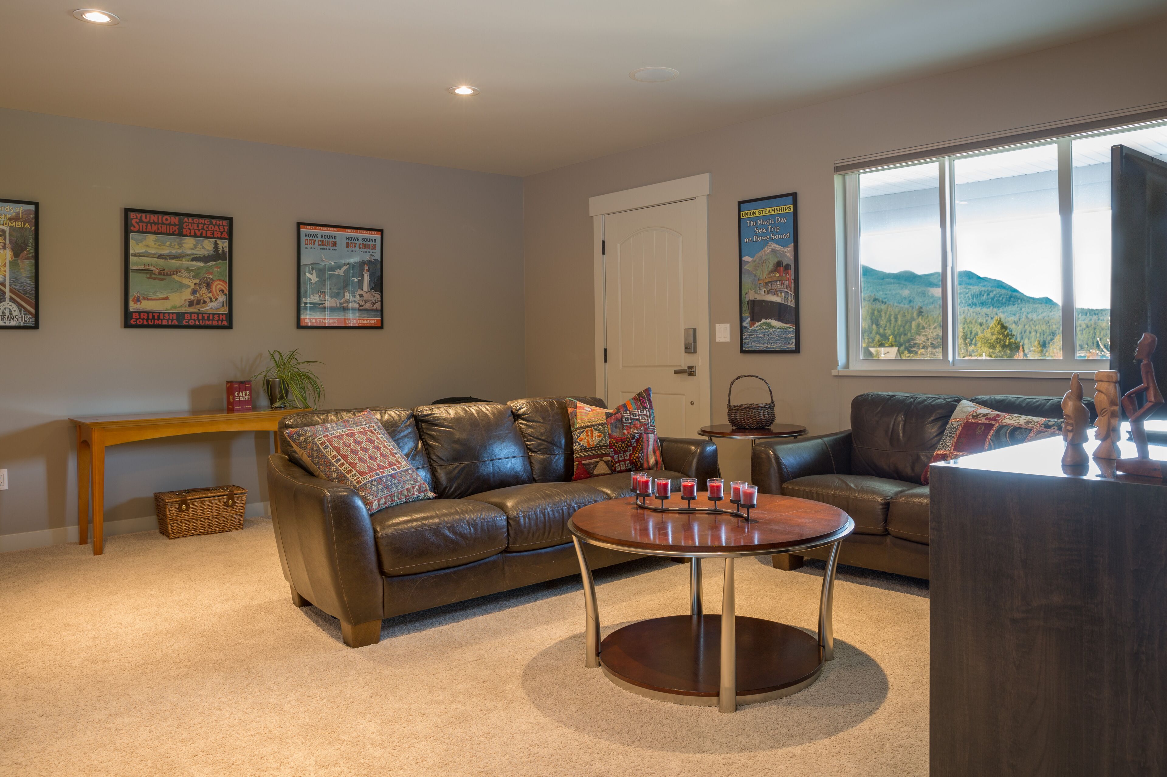 Sechelt Inlet views! 1 BR. Private suite in West Porpoise Bay Area STR0077