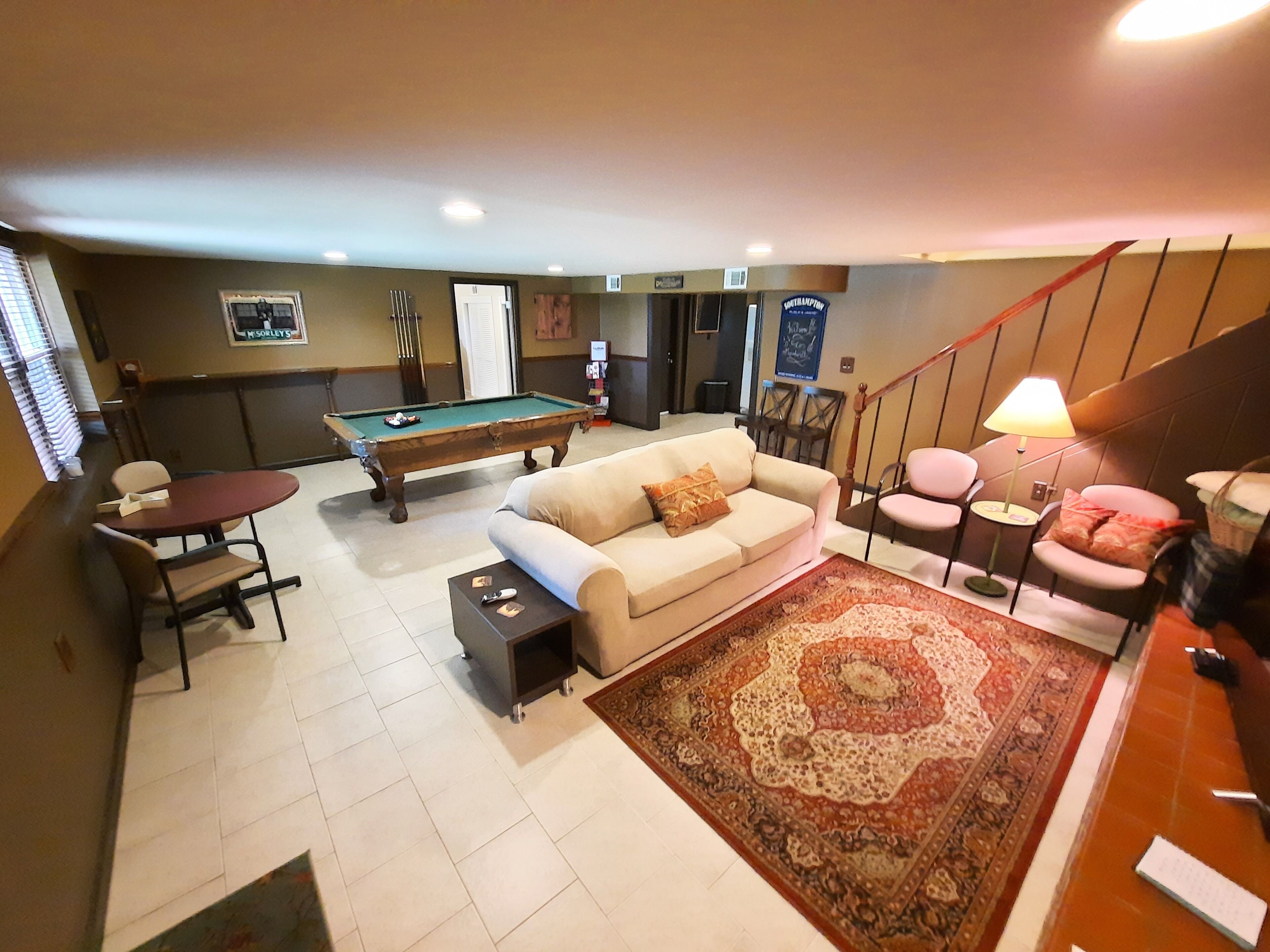 1 mile to Grand Ole Opry and Gaylord Opryland; Full Kitchen & Patio with Firepit