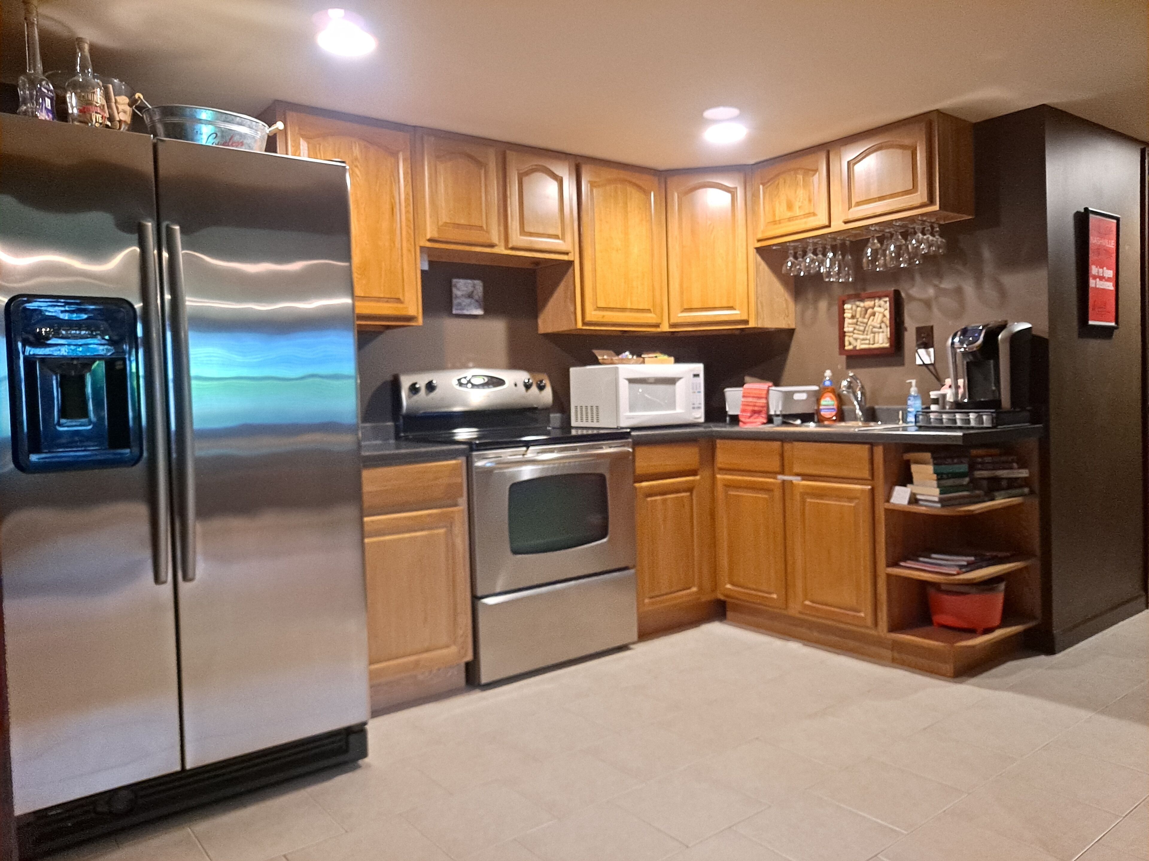 1 mile to Grand Ole Opry and Gaylord Opryland; Full Kitchen & Patio with Firepit