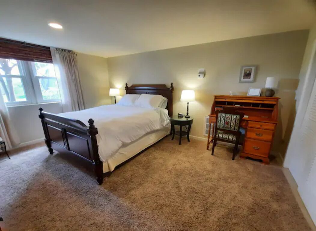 1 mile to Grand Ole Opry and Gaylord Opryland; Full Kitchen & Patio with Firepit