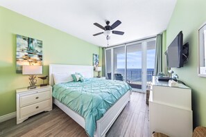 2 quartos, ferros/tábuas de passar roupa, berço de viagem