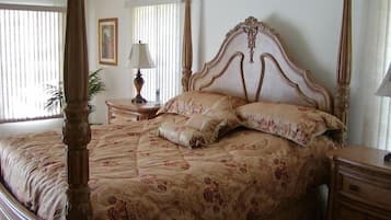 4 bedrooms, desk, iron/ironing board, free WiFi