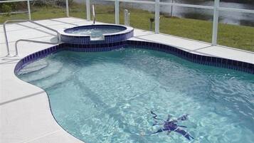 Piscine extérieure, piscine chauffée