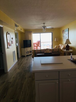 智能电视、DVD 播放器、书