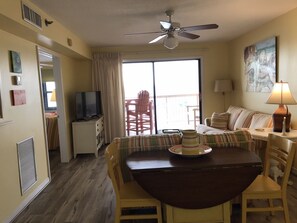 智能电视、DVD 播放器��、书