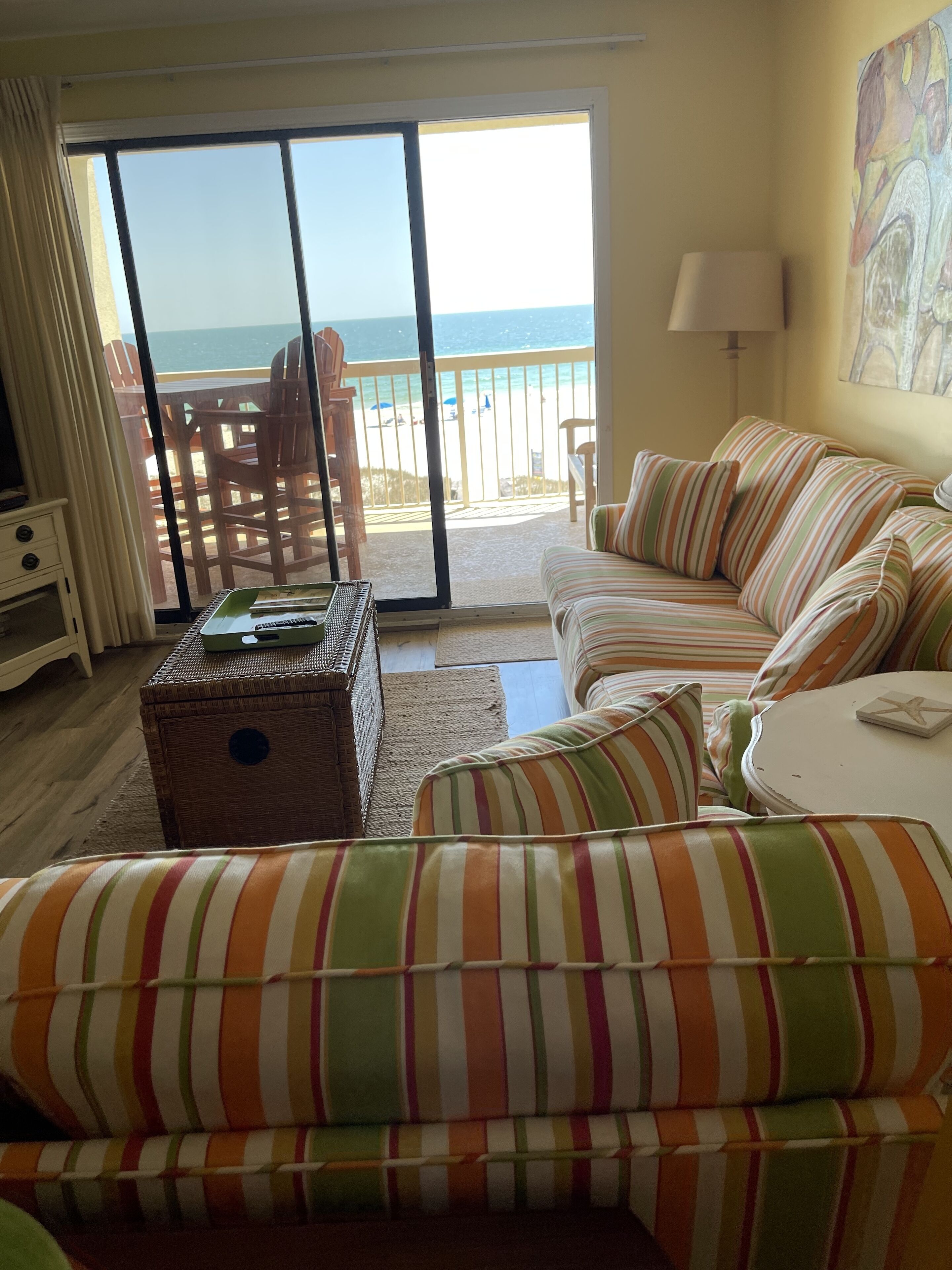 Smart-TV, DVD-spiller og bøker