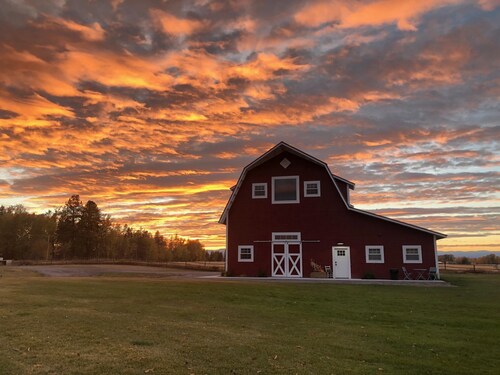 Relax At The Farm!   Newly Built Studio Apartment In The Barn At Selah Farm