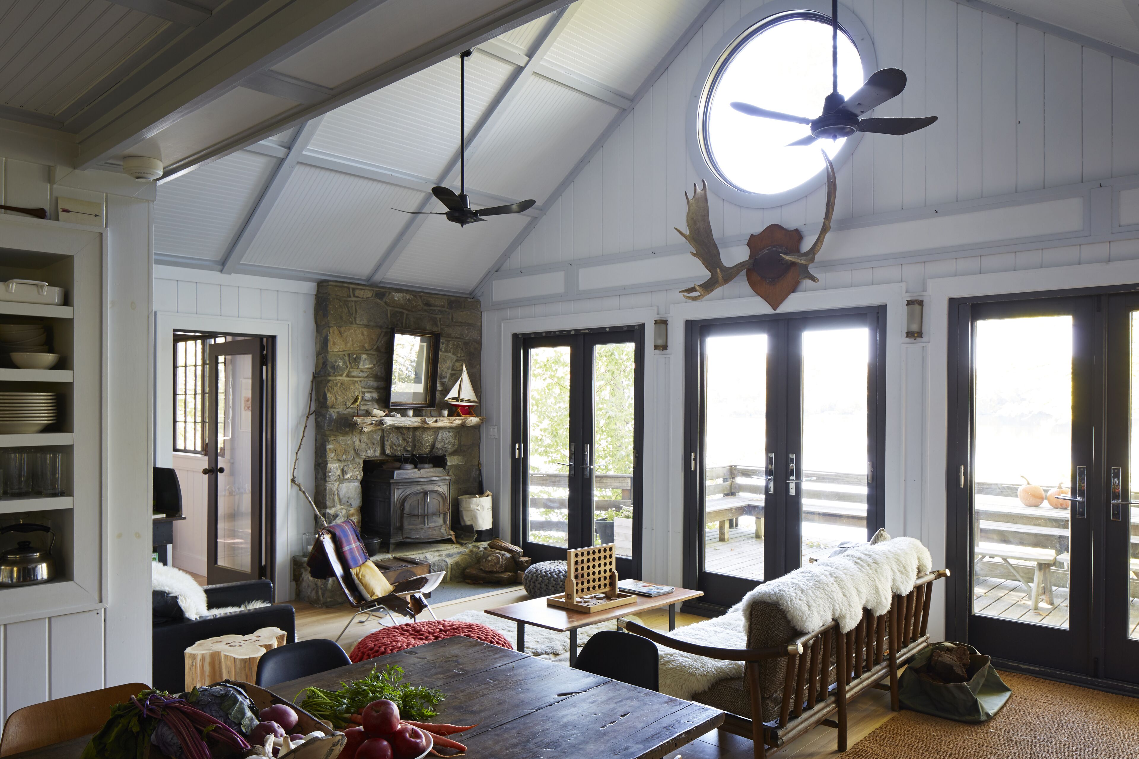 Peaceful, Sun-Drenched Cottage & Guesthouse on Copake Lake – Dramatic Sunsets