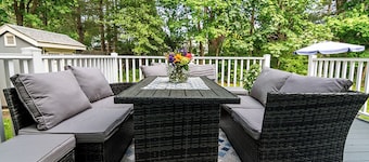 Quaint/updated. Downtown Wakefield/shops/bike path. Narragansett Beaches 3 mi.