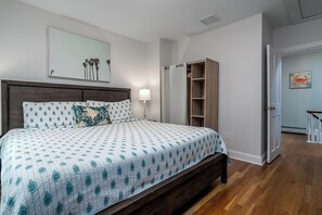 5 bedrooms, iron/ironing board, free WiFi, bed sheets