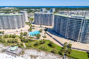 Exterior - Spacious 3-bed, 3-bath beachfront end unit w/ balcony! 🌊 (Destin)
