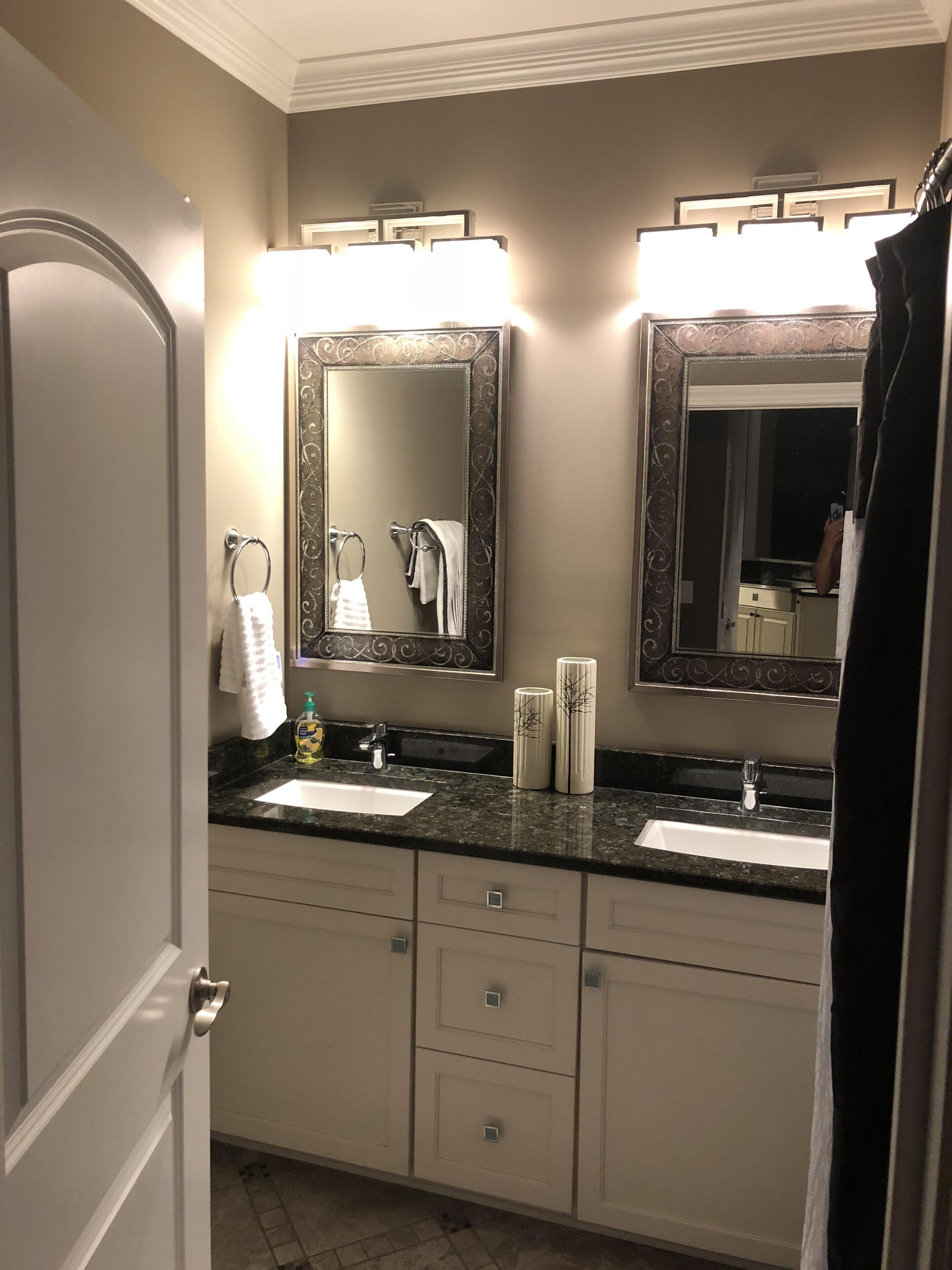 Amazing Lake Keowee Home! Private Dock, Fire Pit, and Bunk House by the water! 