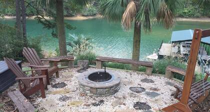 Amazing Lake Keowee Home. Yksityinen telakka, ranta, paloaukko ja jopa kerrossänky