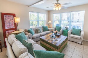 Smart TV, DVD player, books, printers - Enjoy one of the best  beaches and incredible sunsets, Book your vacation today! (Panama City Beach)