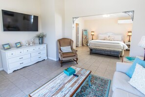 3 bedrooms, iron/ironing board, free WiFi, bed sheets - Enjoy one of the best  beaches and incredible sunsets, Book your vacation today! (Panama City Beach)