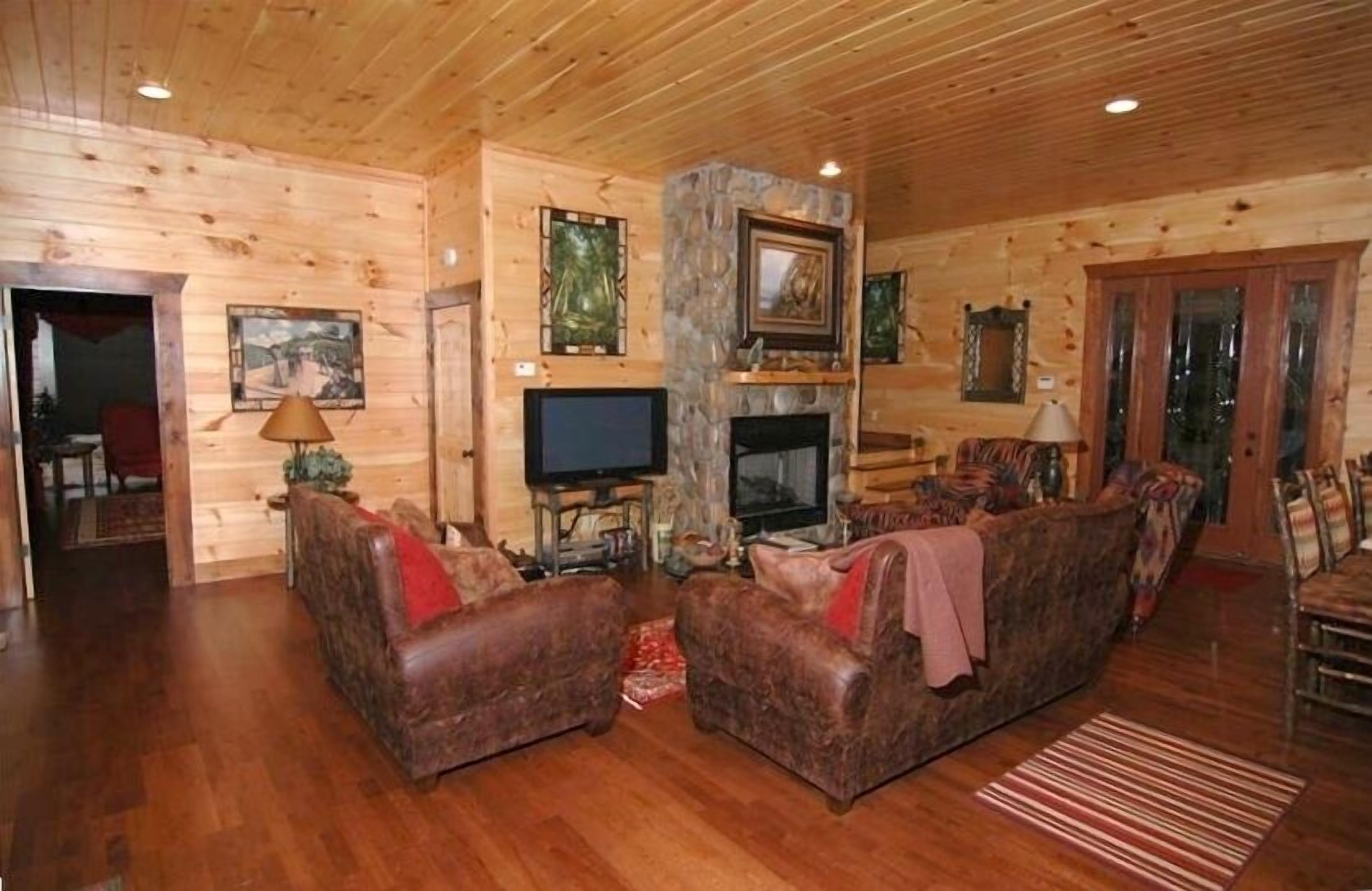 Fishing just steps away from cabin, Play in Swim Spa or Tunnels