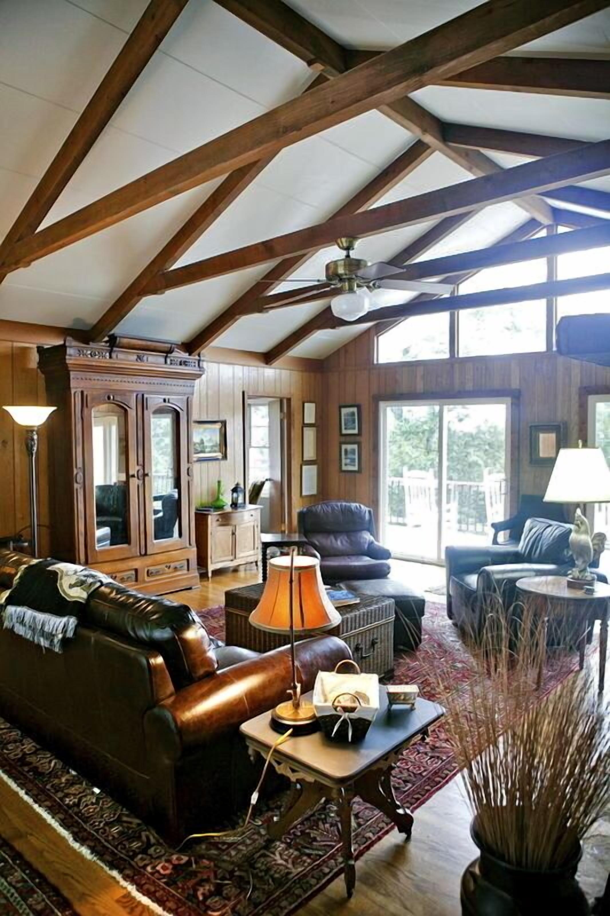 Newly remodeled with unbelievable view off two story deck, minutes from downtown