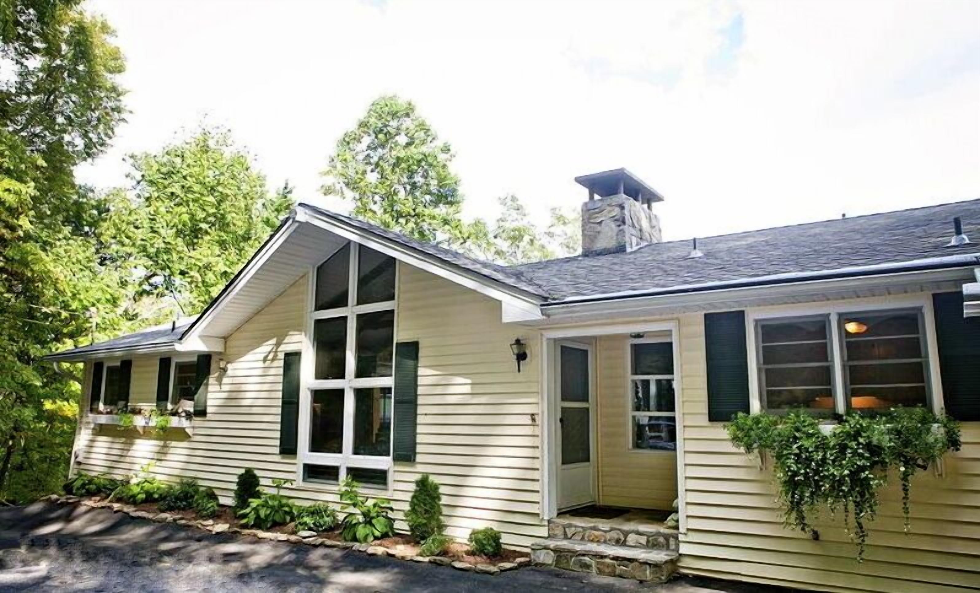 Newly remodeled with unbelievable view off two story deck, minutes from downtown