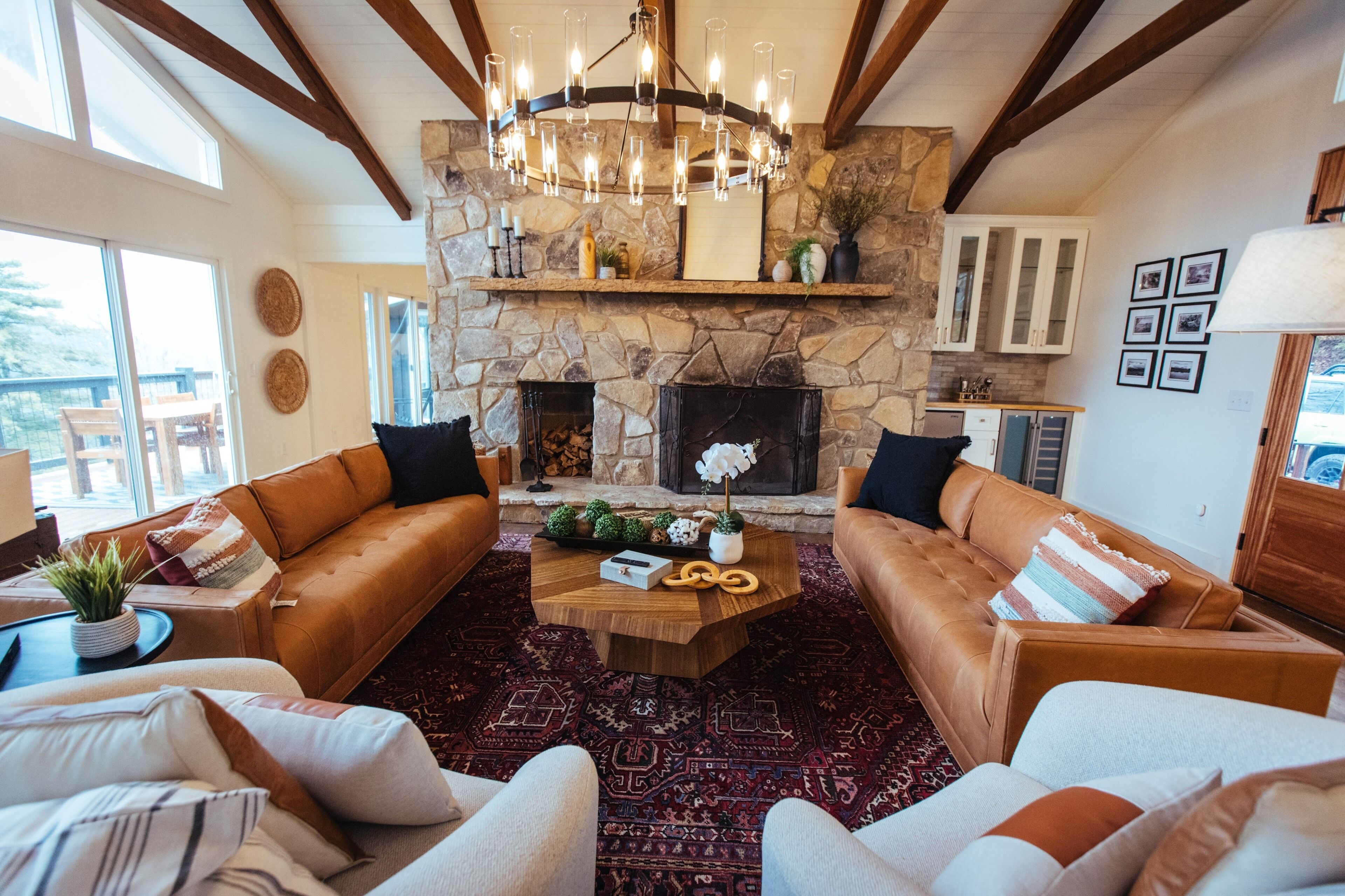Remodeled Mountain Haven. 1.5 miles from Main Street. EV Charger at Home. 