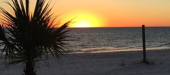 3 BR/3BA -- Perfect for Couples' Retreat or for Families -- Pets Welcome