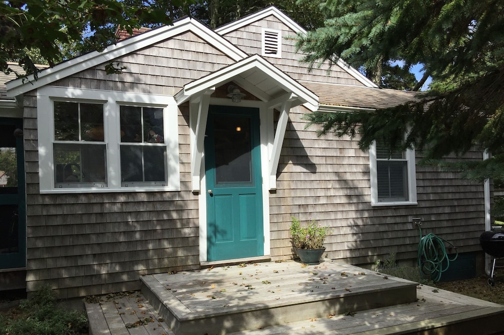 Charming Sun Filled Eastham Cottage at Fort Hill