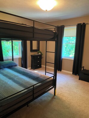 4 chambres, fer et planche à repasser, accès au Wi-Fi (inclus)