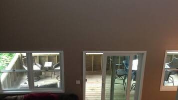 Smart TV, fireplace, video games, DVD player