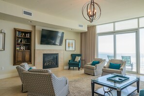 Flat-screen TV, fireplace, DVD player, stereo - YaaHooo!!!!! Blue Velvet / Turquoise Place / FABULOUS !!!!!!!!! (Orange Beach)