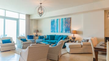 Flat-screen TV, fireplace, DVD player, stereo