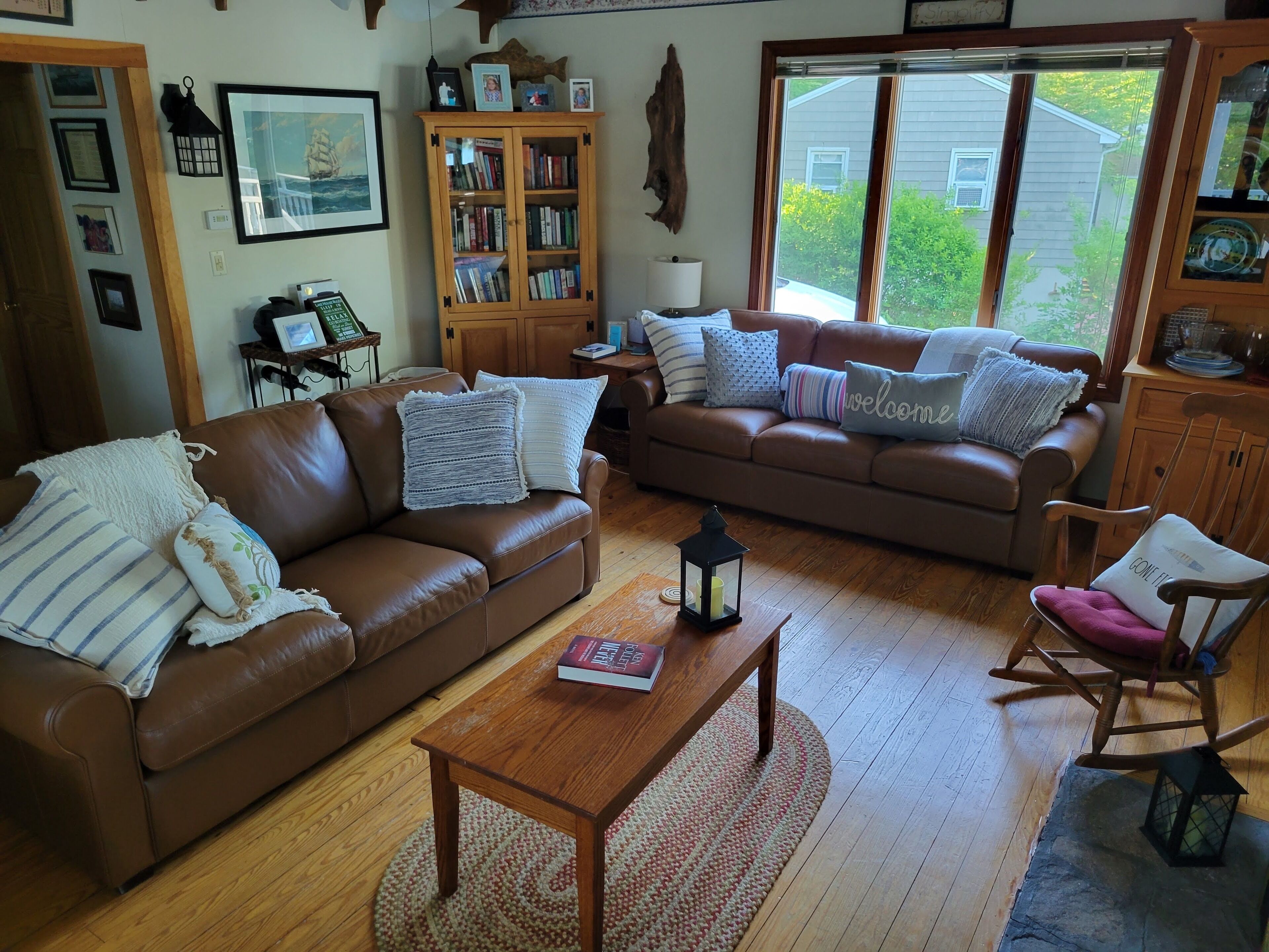 Charming Year Round Lakefront Cottage