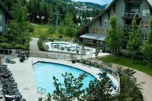 Et oppvarmet basseng