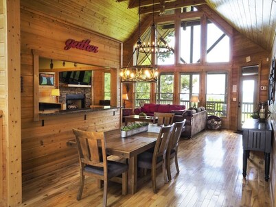 Private Indoor Pool! Sauna-Hot Tub-Amazing Views!