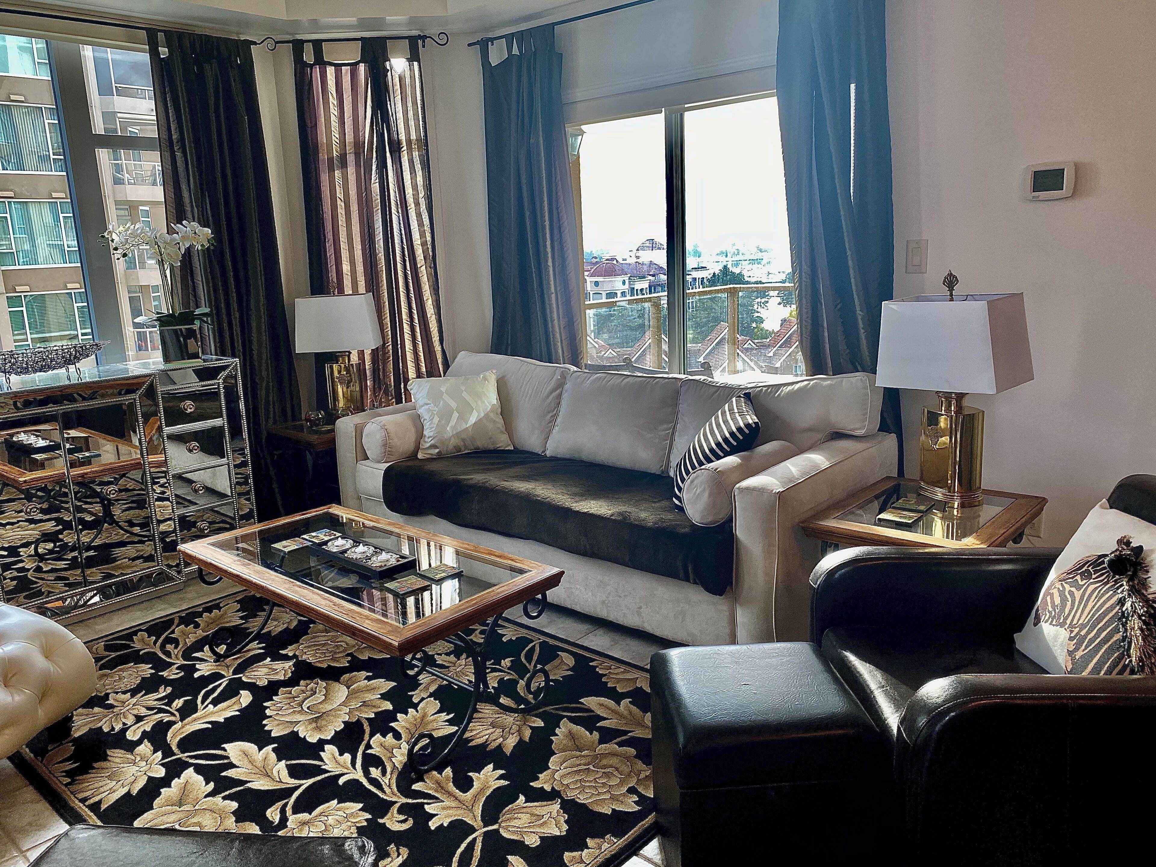 Luxury Waterfront Condo 2bdm 1 bath w City & Lake Views 2 Queens     