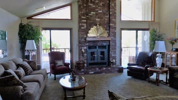 Smart TV, fireplace, DVD player, books