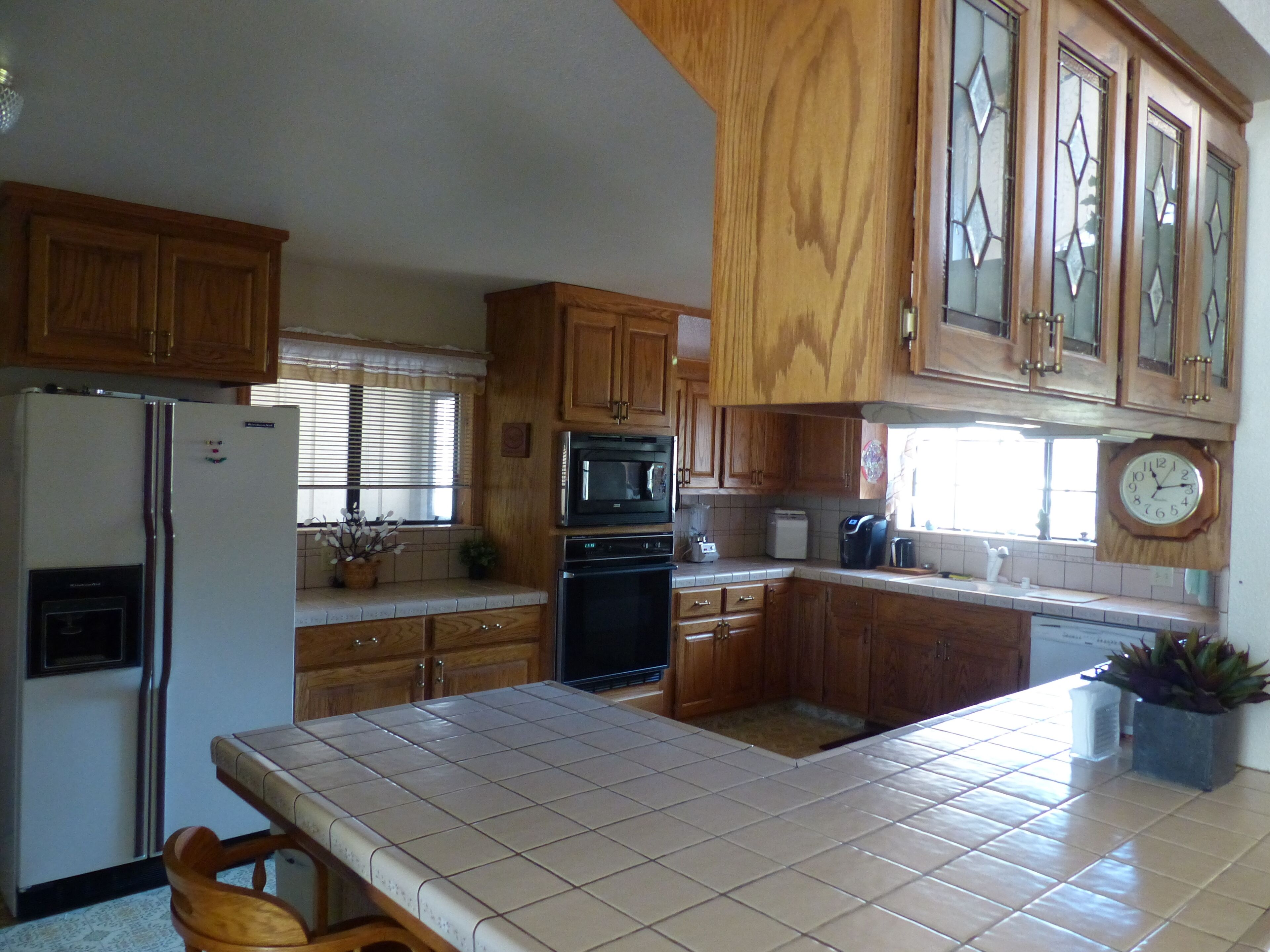 SIERRA ESCAPE! SPACIOUS COUNTRY HOUSE WITH POOL & SPA--20 MINUTES FROM YOSEMITE!