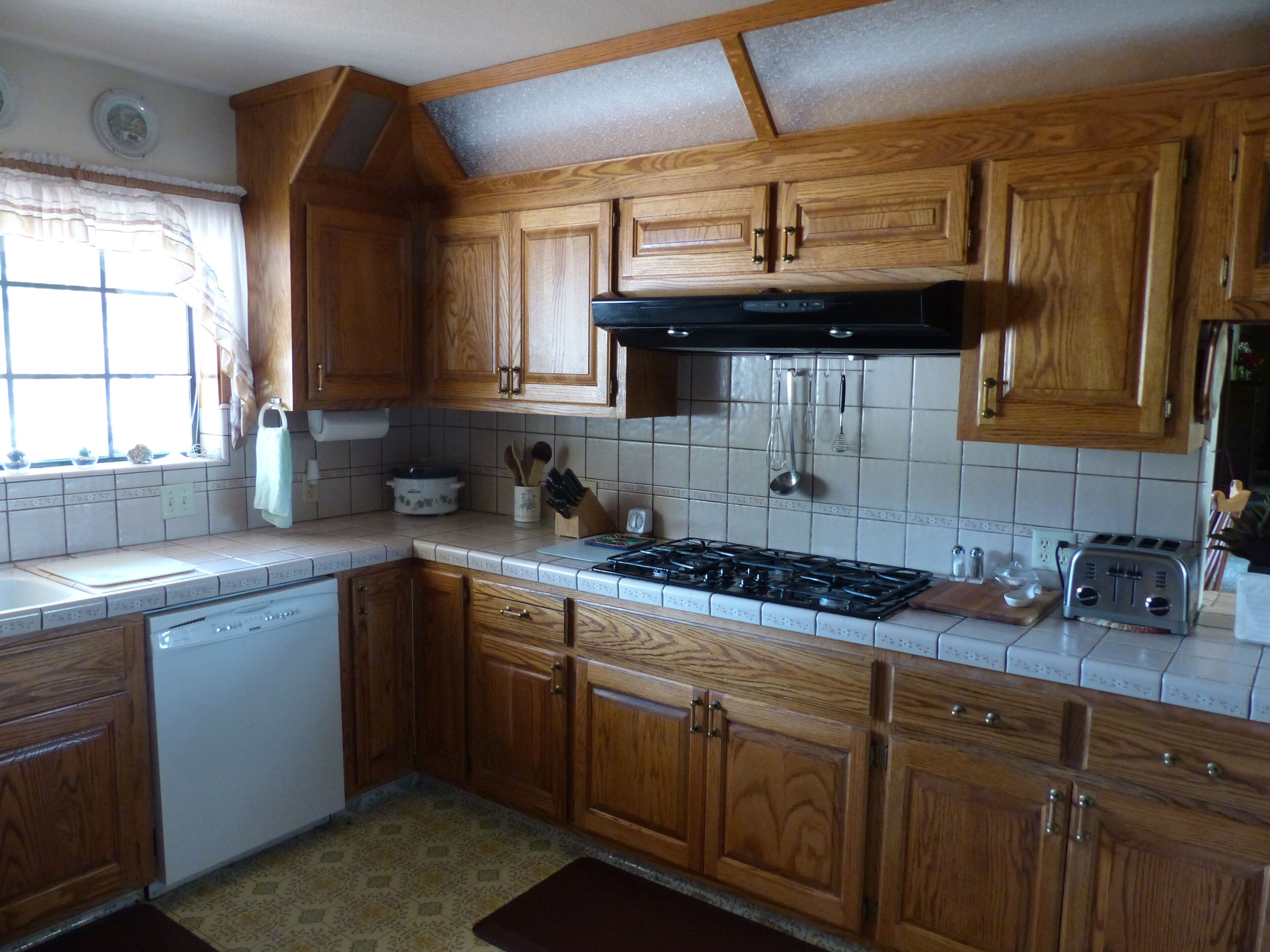 SIERRA ESCAPE! SPACIOUS COUNTRY HOUSE WITH POOL & SPA--20 MINUTES FROM YOSEMITE!