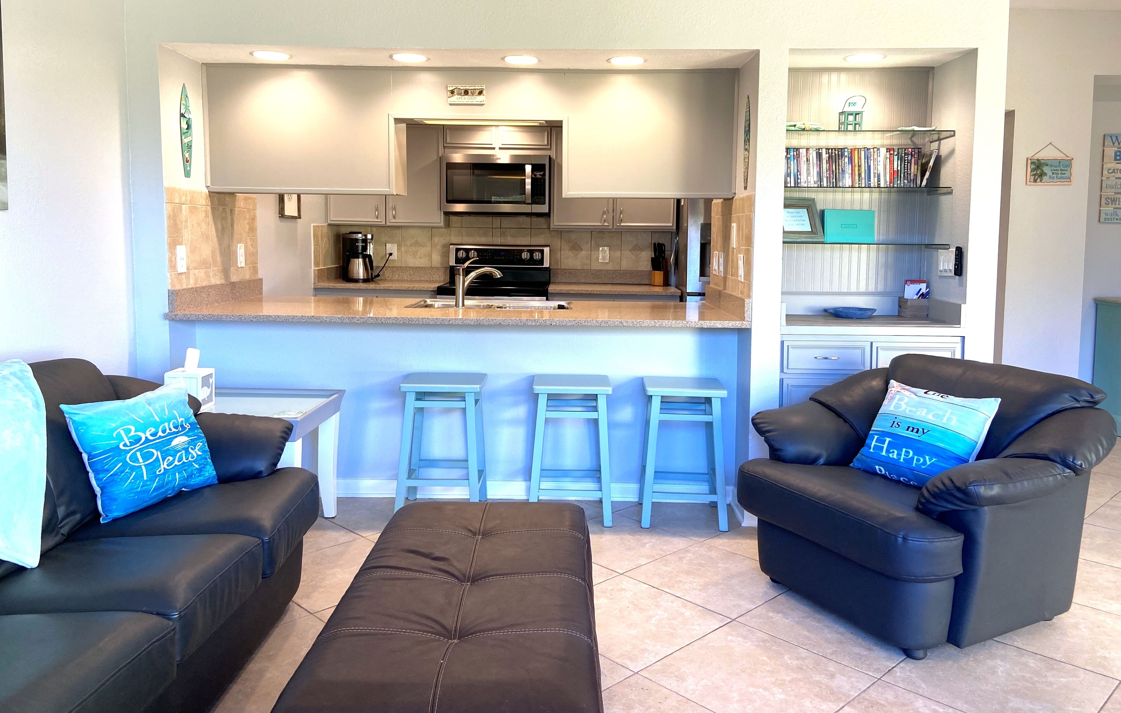 Kayaks, Paddleboards, Bikes, Tennis, Pool, Fishing Dock, & Gas Grill