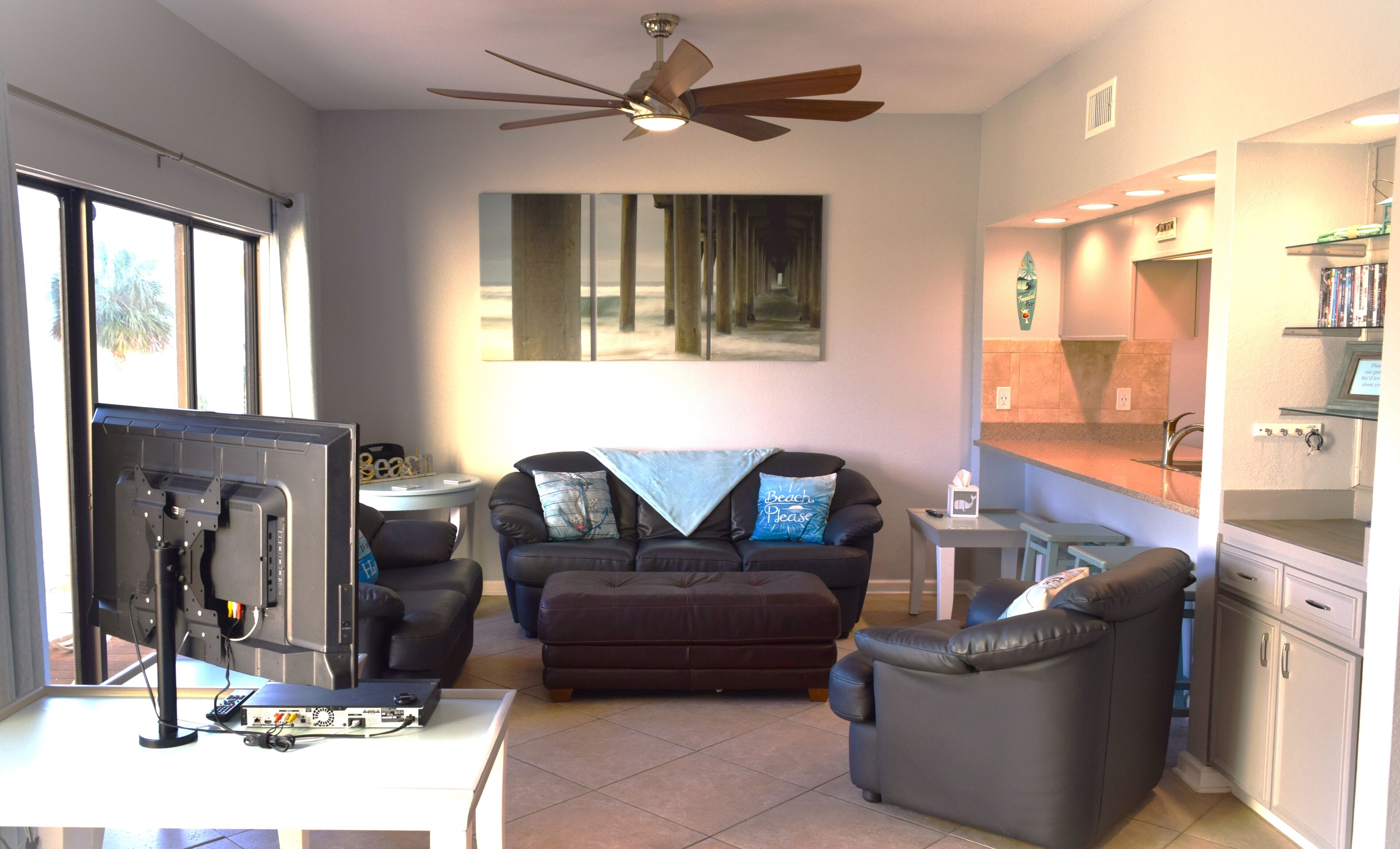 Kayaks, Paddleboards, Bikes, Tennis, Pool, Fishing Dock, & Gas Grill