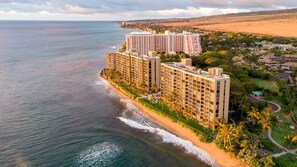 Exterior - 100% Oceanfront & Unobstructed View -The Mahana 8th floor, 1BR/2BATHROOMS! (Lahaina)