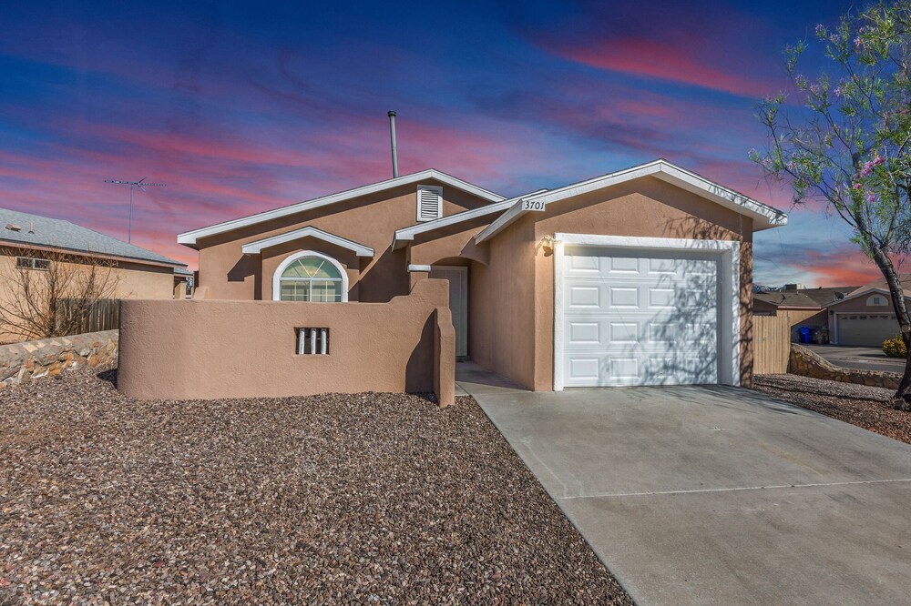 Recently renovated 3 Bedroom Home! Close to Hwy 70, WSMR and NASA, Short term