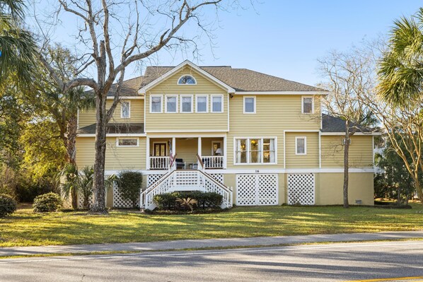 Exterior - Spacious 5+ Bedroom House Near Beach! On beach access path! SUMMERTIME FUN! (Isle of Palms)