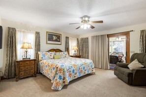 5 chambres, fer et planche à repasser, lit de bébé portatif