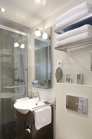 Hårtørrer, håndklæder, Sæbe, Toiletpapir