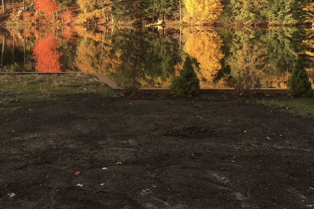 Spring Lake Waterfront Cottage