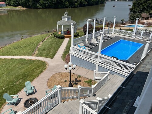 7 Bed Lakefront Villa with a Pool and Pontoon boat available for rent!