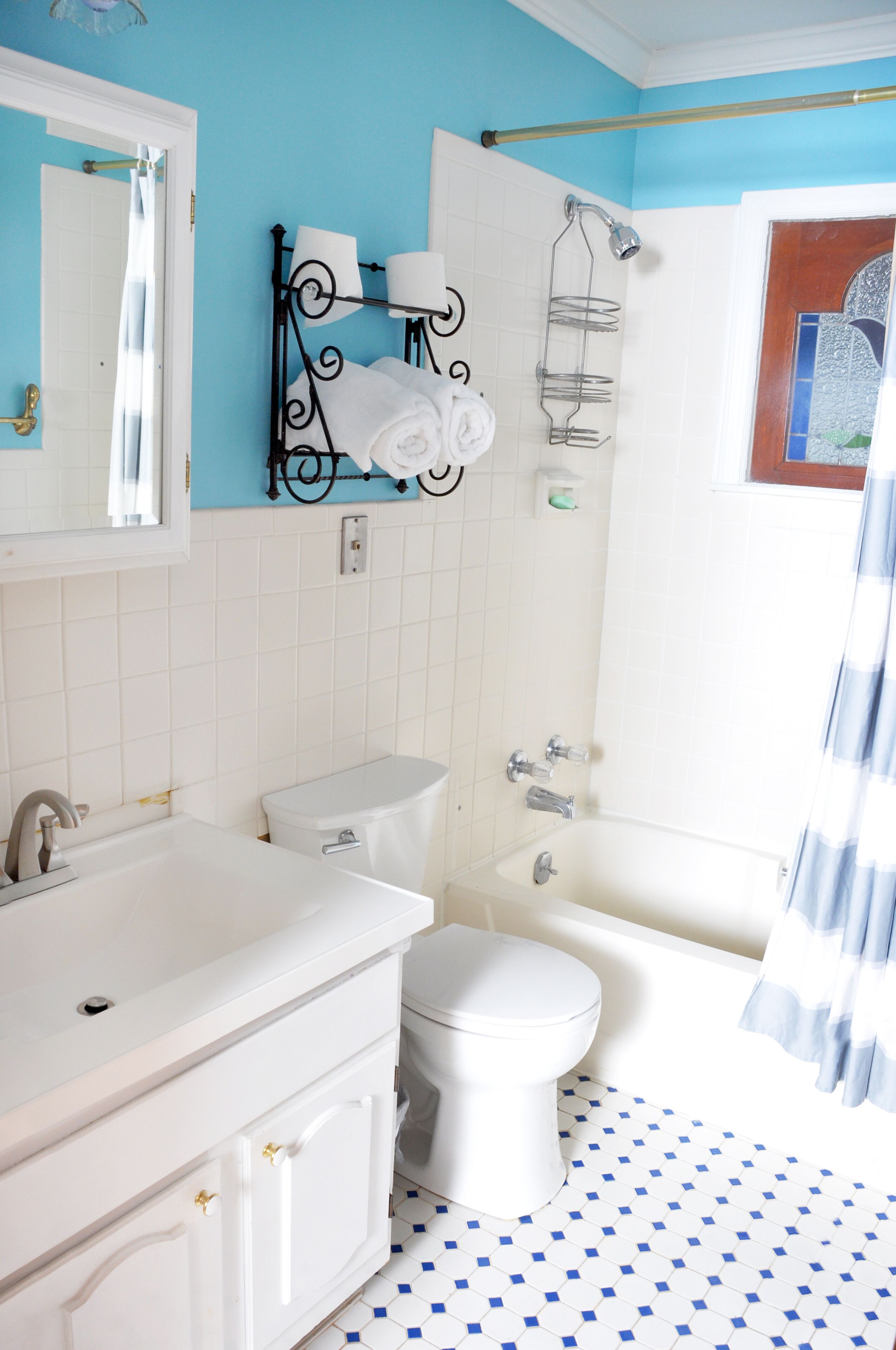 7 Bed Lakefront Villa with a Pool and Pontoon boat available for rent!