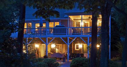 Lakefront Luxe Retreat in Tranquil Cove Endless Enjoyment Lakeside Fireplace